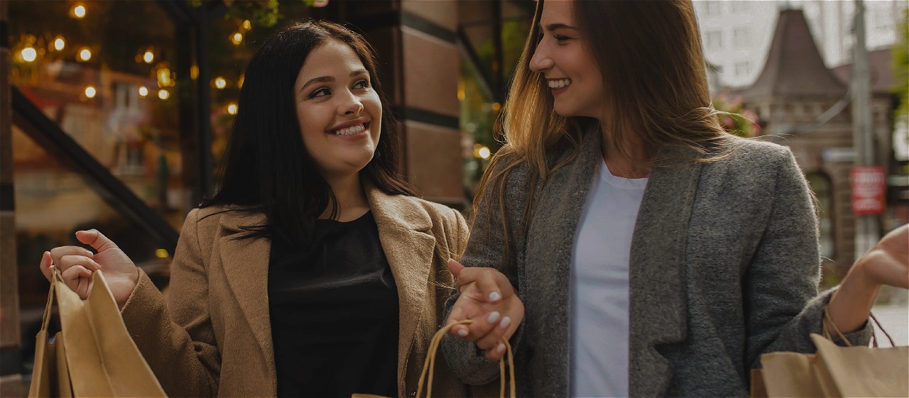 Jornada silenciosa do consumidor de moda antes da decisão de compra em 2026